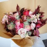 Сочетание тюльпанов с другими цветами в букете